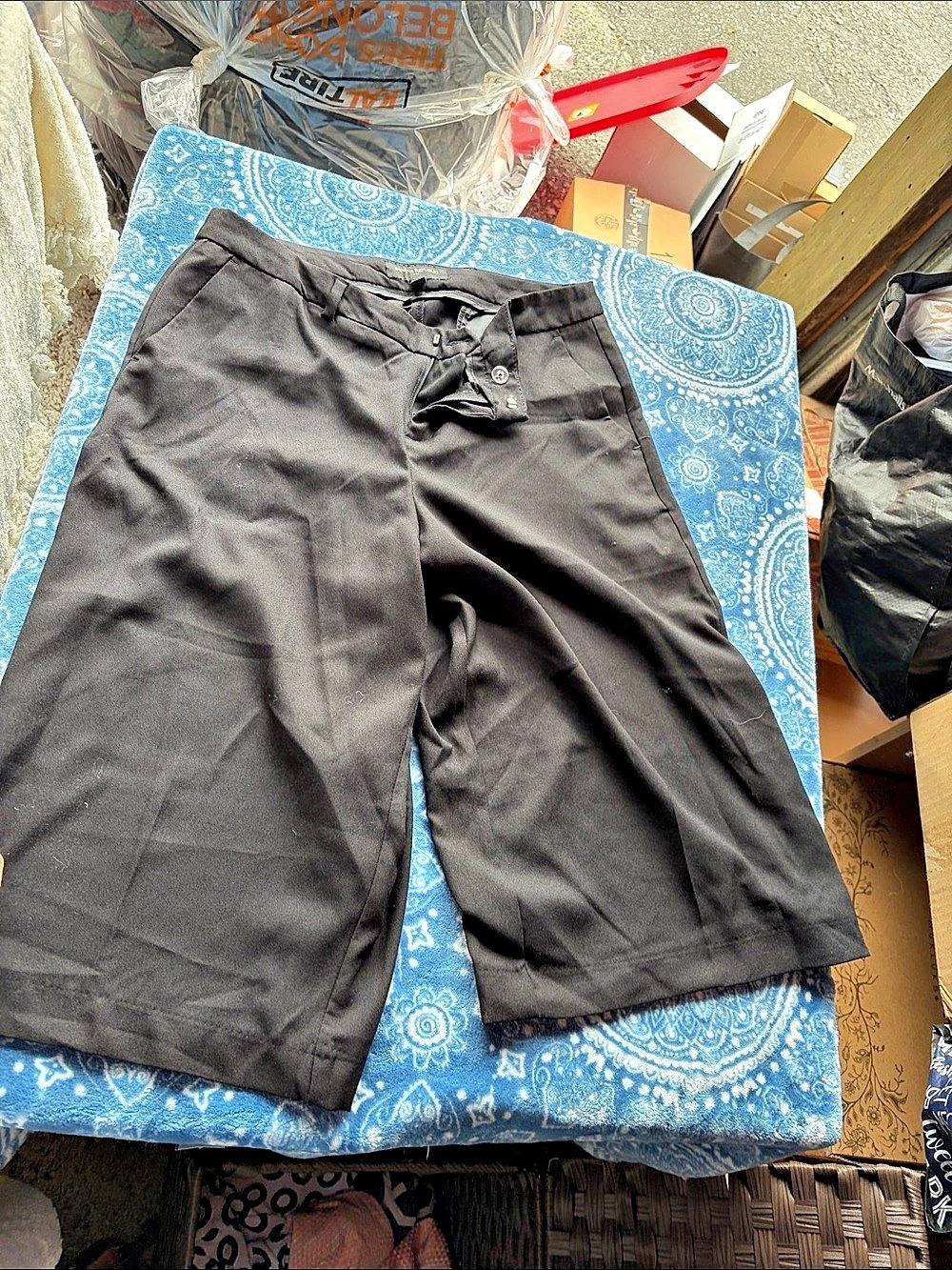 Banana Republic Bermuda Shorts Black Size 6P Like New